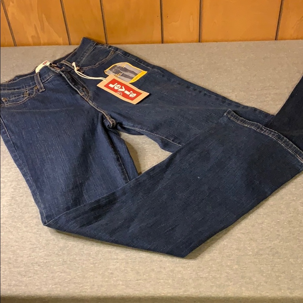 NWT Women’s Petite Bootcut Levi’s-Sz4